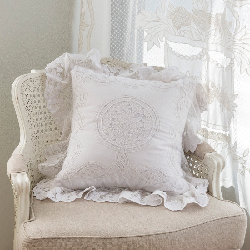 Embroidery Cushion Palbarra (White)