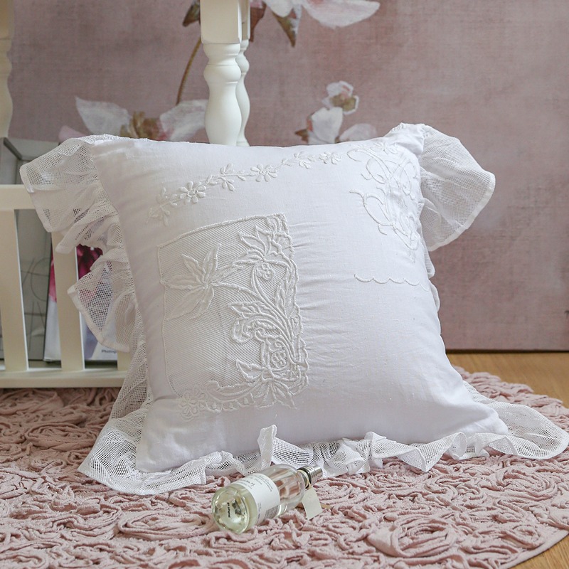 Embroidered Cushion Albe (White)